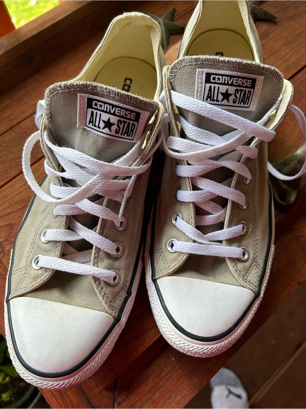 Converse Chick Taylor Grayish Green & White Low Top Sneakers Men’s 10 Women’s 12